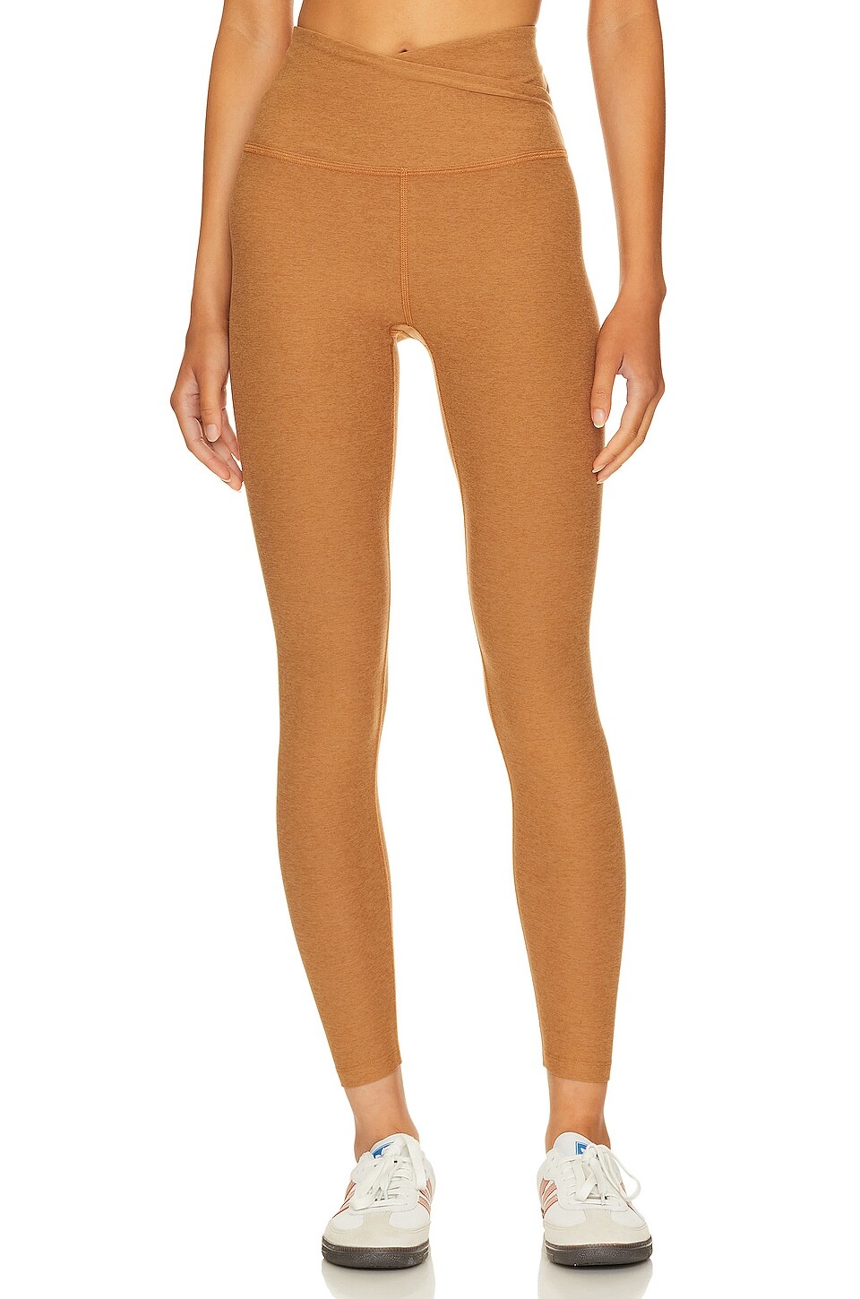 

Леггинсы Beyond Yoga Spacedye At Your Leisure High Waisted Midi, цвет Toffee