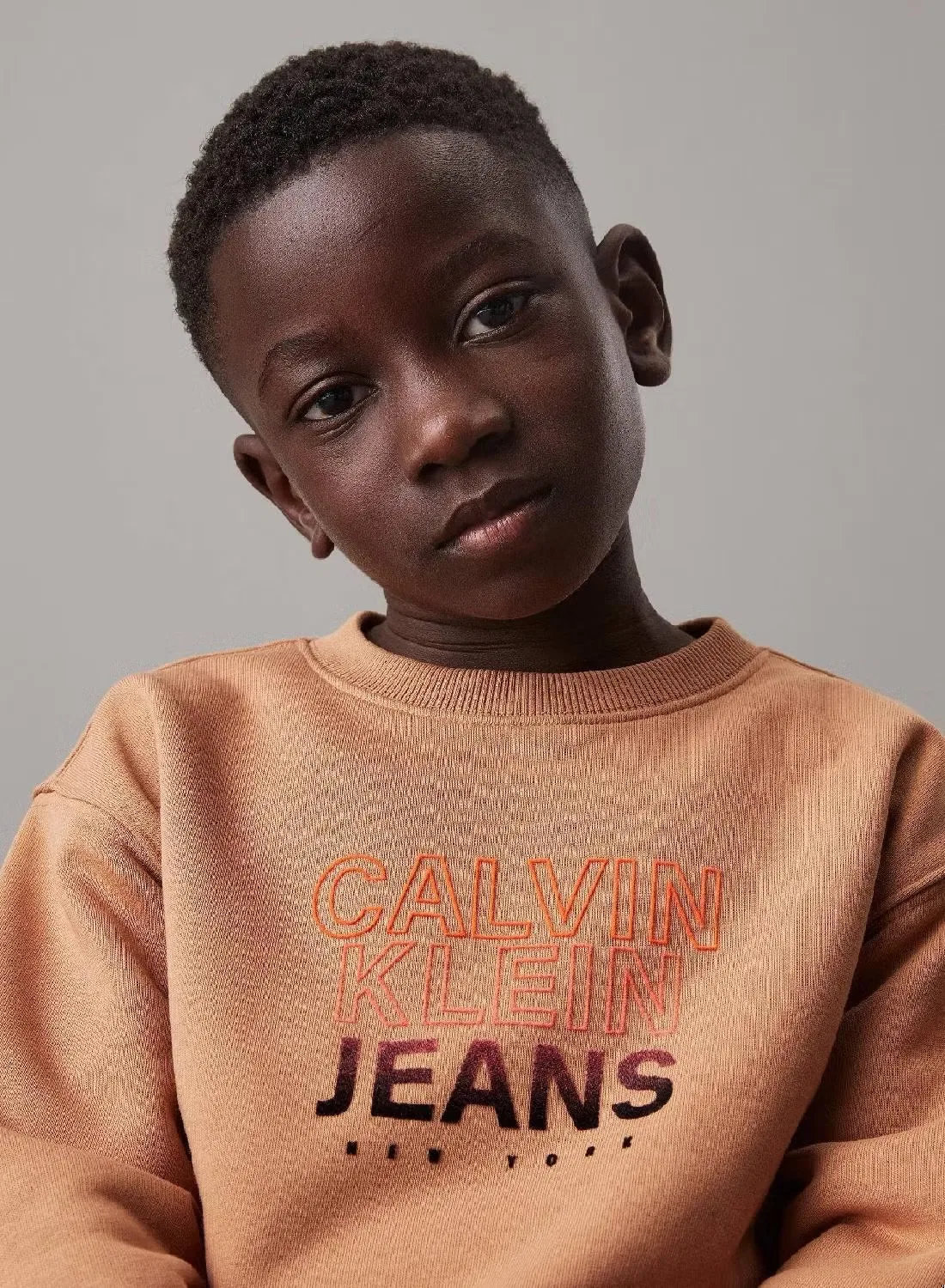 Свитшот свободного кроя с логотипом Calvin Klein Jeans, чайный