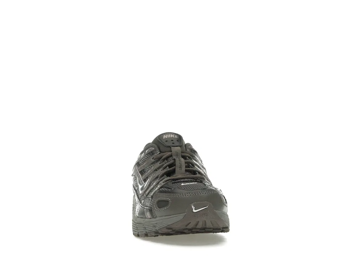 Детские кроссовки Lifestyle Nike P-6000, Cave Stone/Medium Ash/Flat Pewter/Metallic Silver — фото 2