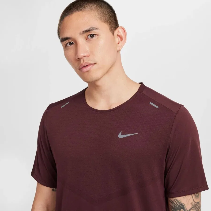 Футболка спортивная с коротким рукавом Dri-FIT Rise 365 Nike, S, Бордовый