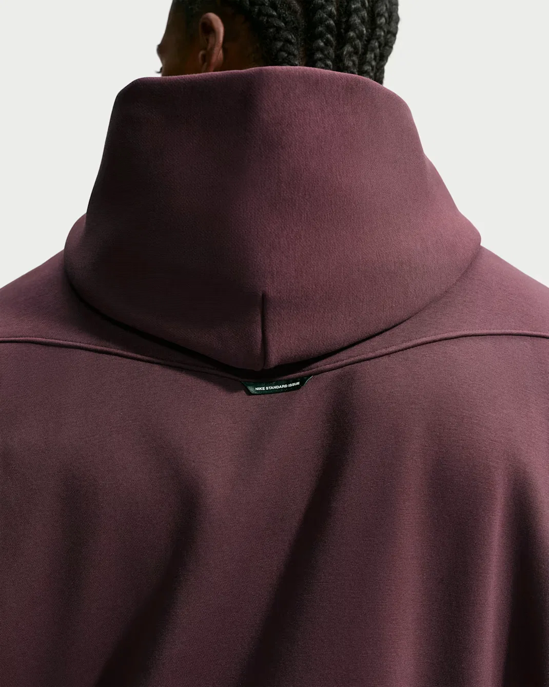 Мужская термофутболка с капюшоном Therma-FIT для баскетбола Nike Standard Issue, Burgundy Crush/Pale Ivory — фото 2
