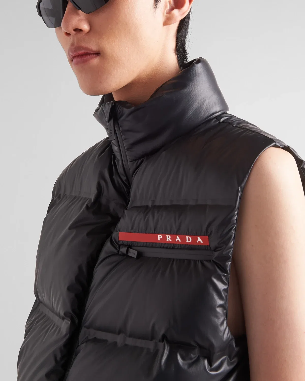 Жилет из технической ткани на пуху Prada, черный — фото 4