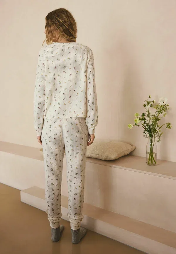 Пижамный комплект с цветочным принтом Long sleeve set Next cream floral, кремовый — фото 3