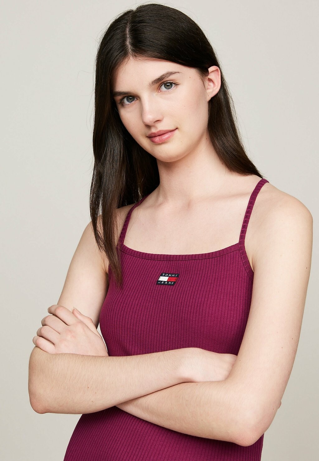 

Платье макси TOMMY JEANS BADGE RIBBED STRAP BODYCON MAXI DRESS Tommy Jeans, фиолетовый