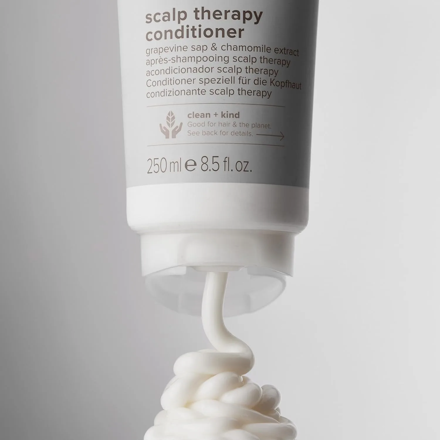 Кондиционер для кожи головы Paul Mitchell Clean Beauty Scalp Therapy мягко кондиционирует и охлаждает все типы волос, особенно сухие, жирные и чувствительные. 1000 мл (1 шт.) — фото 2
