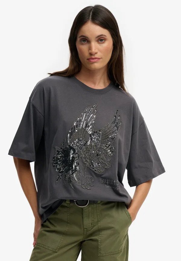 

Футболка с принтом, украшенным татуировками Superdry & Co, Manor House Grey, Серый, Футболка с принтом, украшенным татуировками Superdry & Co, Manor House Grey