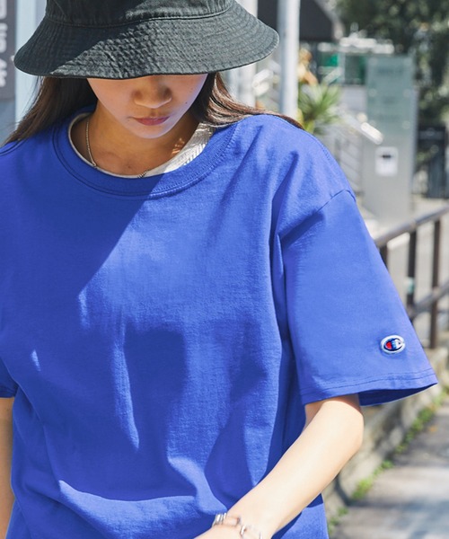 

Футболка Champion, хлопковая, с нашивкой, с коротким рукавом, однотонная, синяя