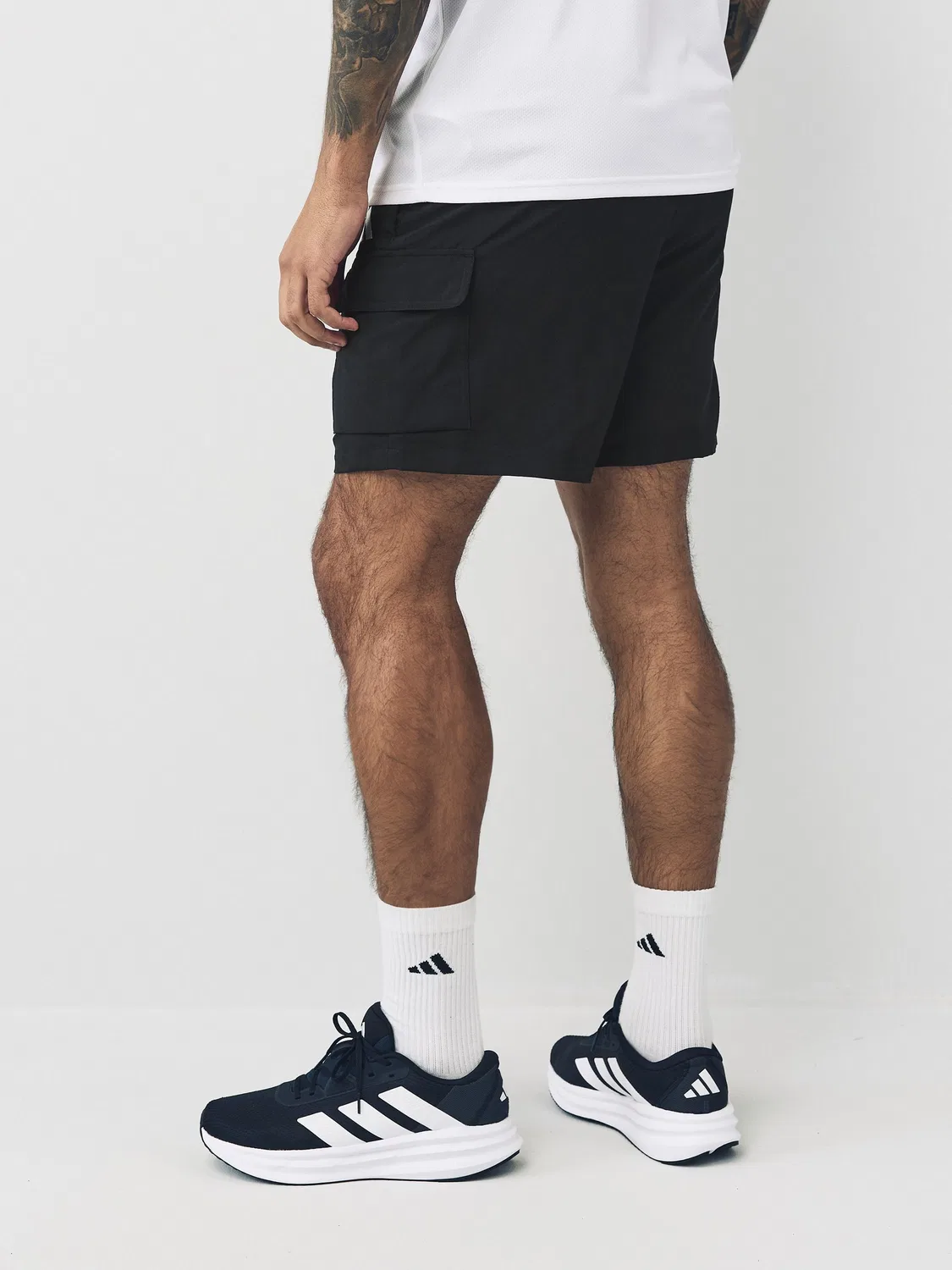Шорты карго с боковыми карманами adidas, черный — фото 2
