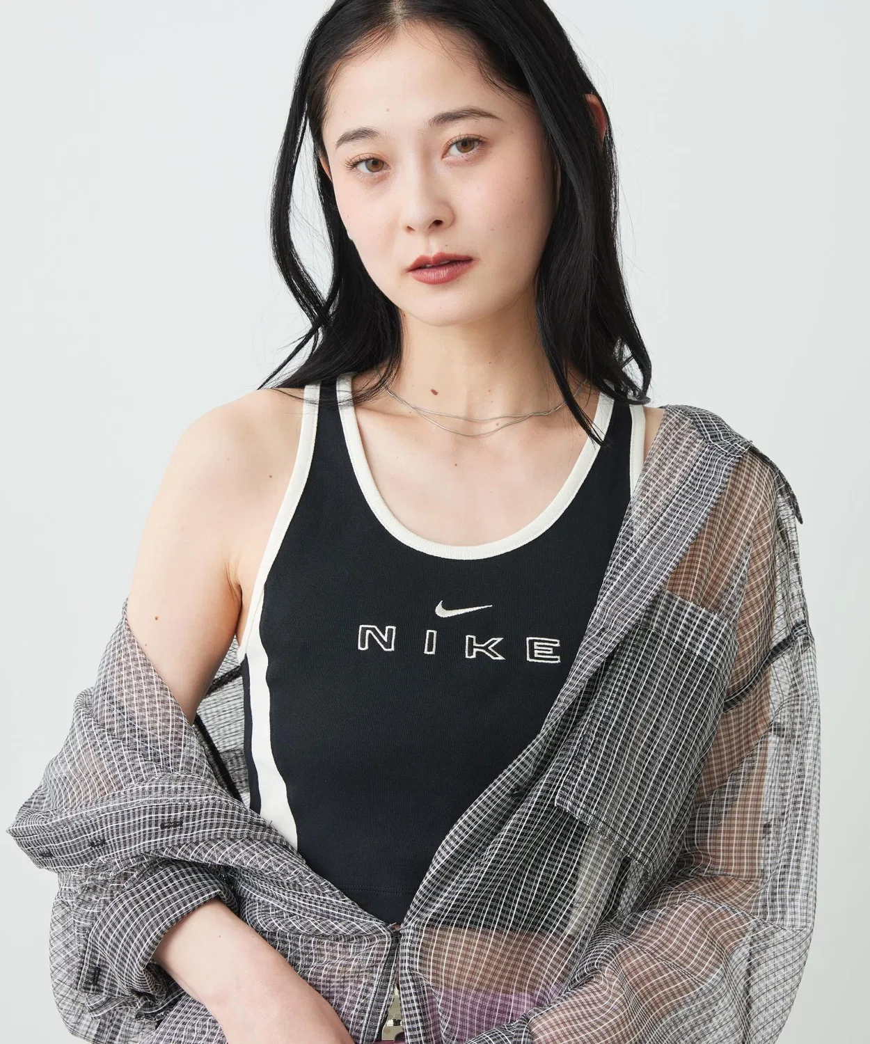 Женский топ-безрукавка с принтом Nike Sportswear Tight Graphic Tank Top, Black