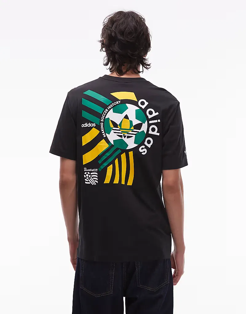 Футболка Adidas Originals с графическим изображением футбольной эмблемы в черном, желтом и зеленом х