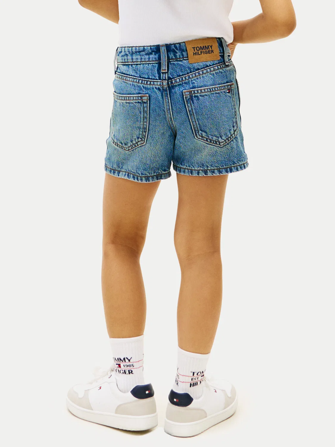 Джинсовые шорты стандартного кроя для девочки Tommy Hilfiger, синий — фото 3