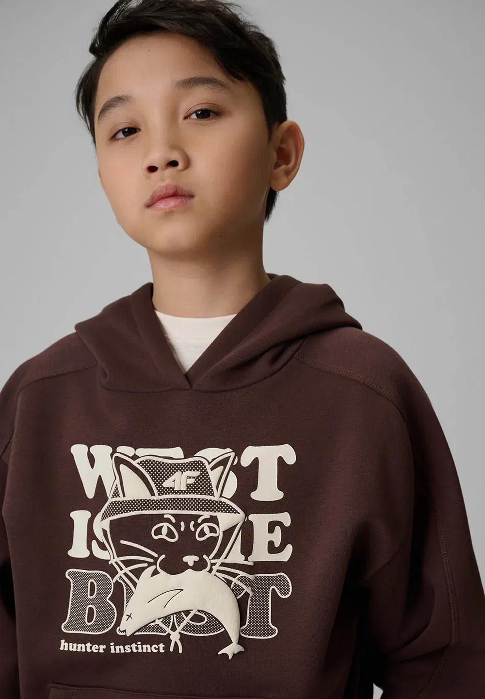 Bluza dresowa свободная z kapturem chłopięca - czarna 122 (6-7 лат) - толстовка 4F, Dark Brown — фото 4