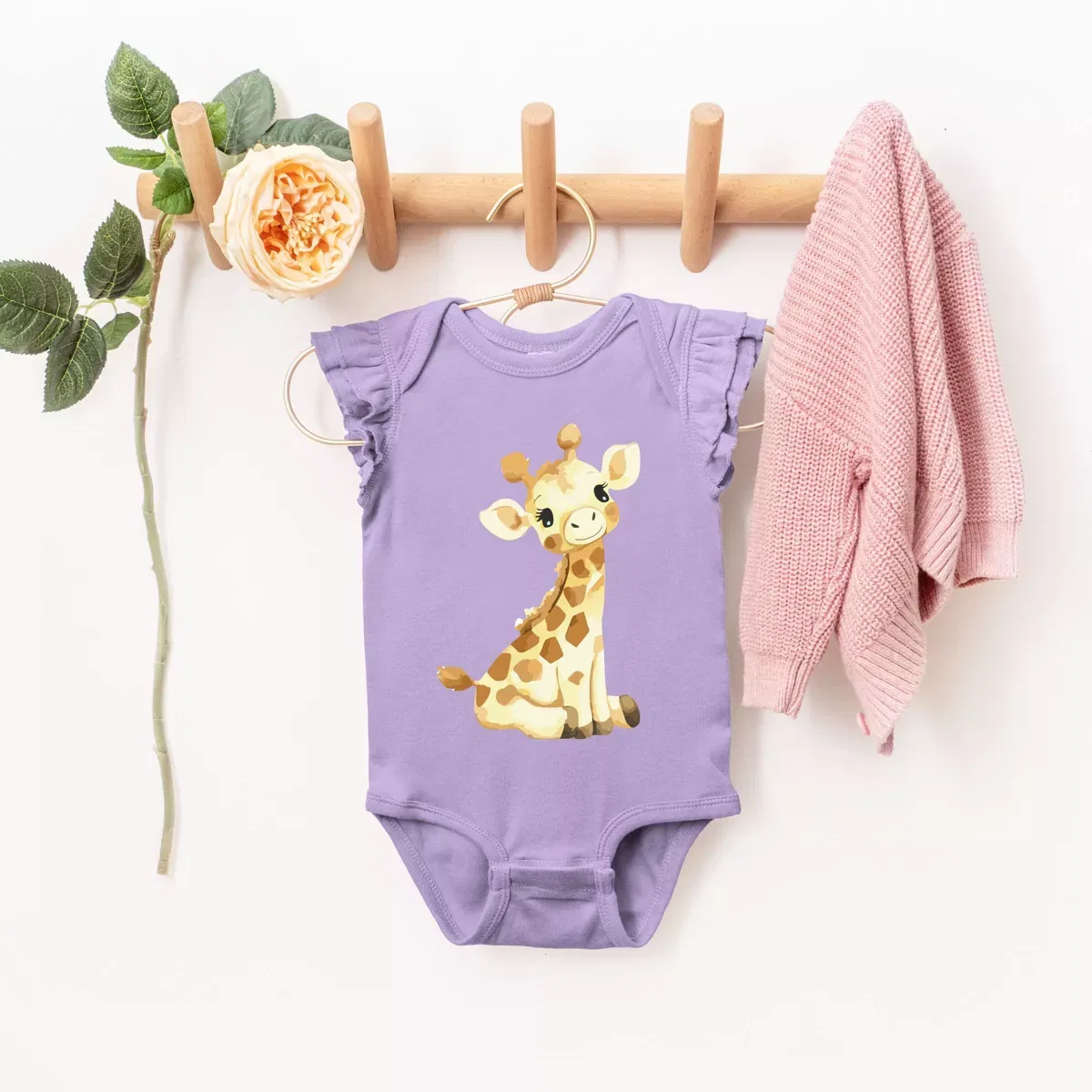 Детский боди-комбинезон с принтом Watercolor Giraffe Flutter Sleeve The Juniper Shop, Lavender — фото 3