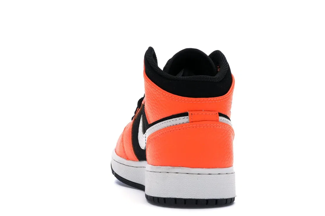 Детские кроссовки Lifestyle с контрастными цветами Jordan 1 Mid, Black/Cone-Light Bone — фото 4