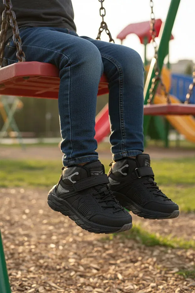 Детские ботинки для девочек на шнуровке с водоотталкивающей пропиткой Walkway, Black-Black