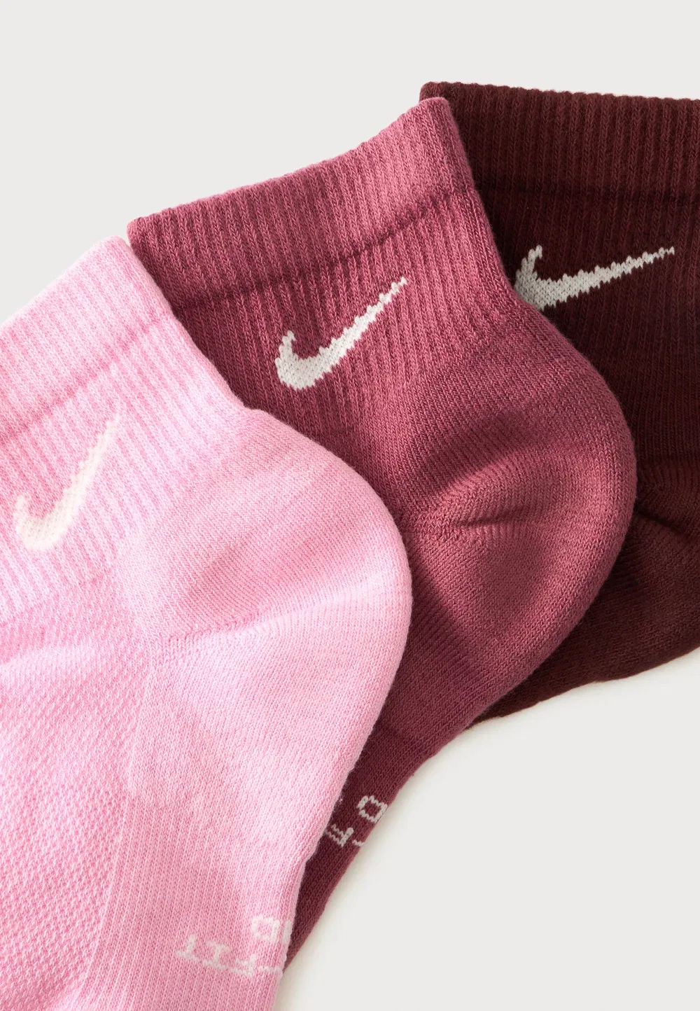 Универсальный набор из 3 спортивных носков Nike Performance, Pink/Bordeaux — фото 2