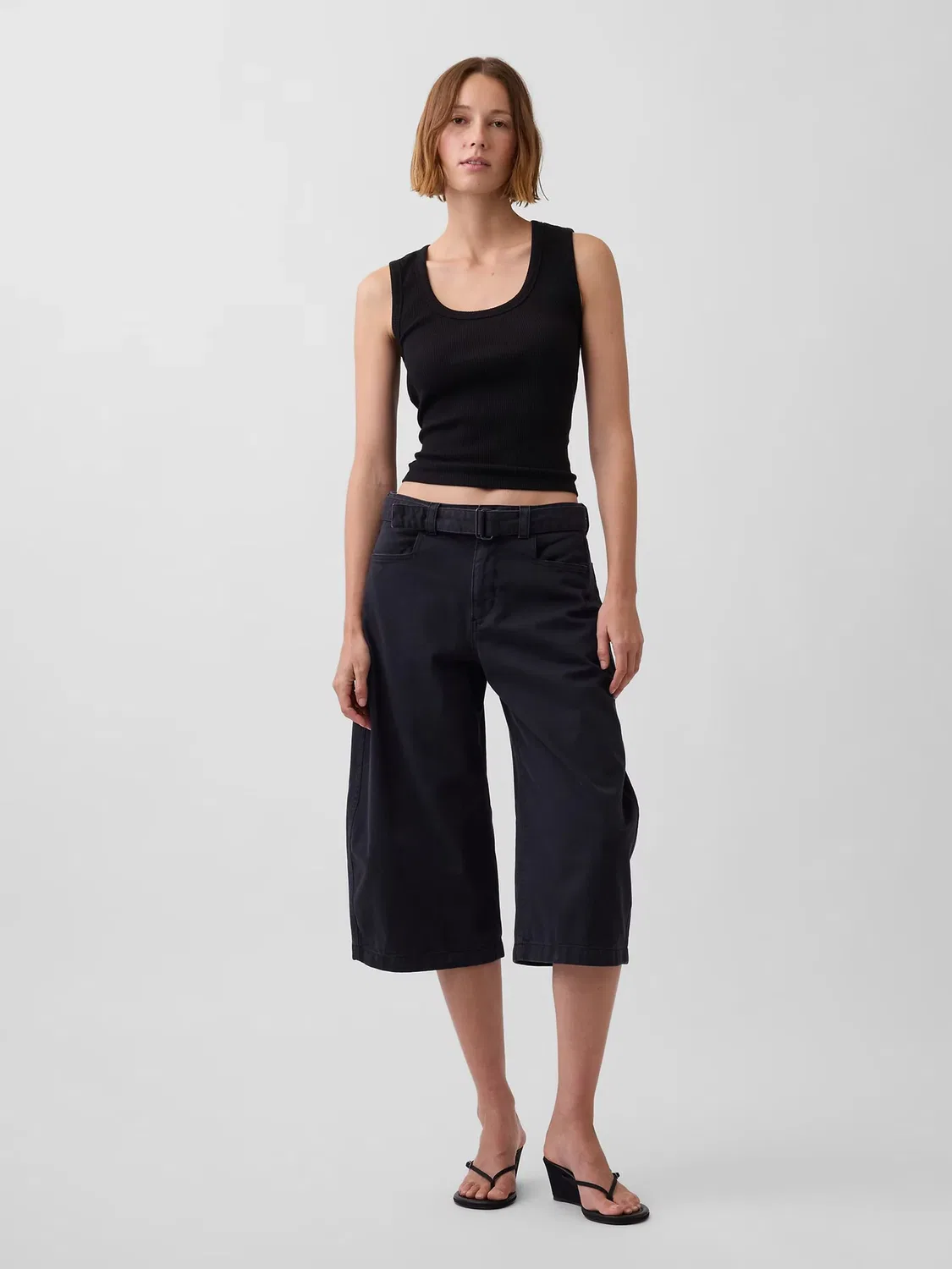 Брюки-кюлоты, классическая посадка, модель Mid Rise Belted Culotte Barrel Gap, черный
