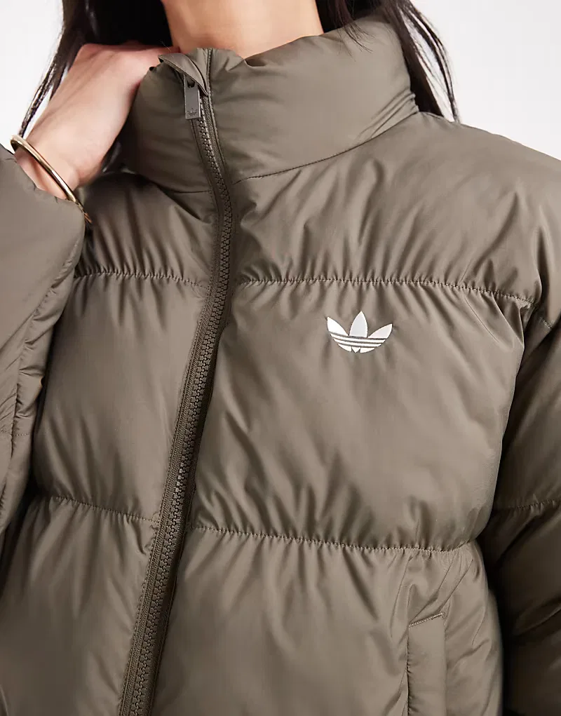Утепленная короткая куртка Adidas Originals в ветке — фото 3