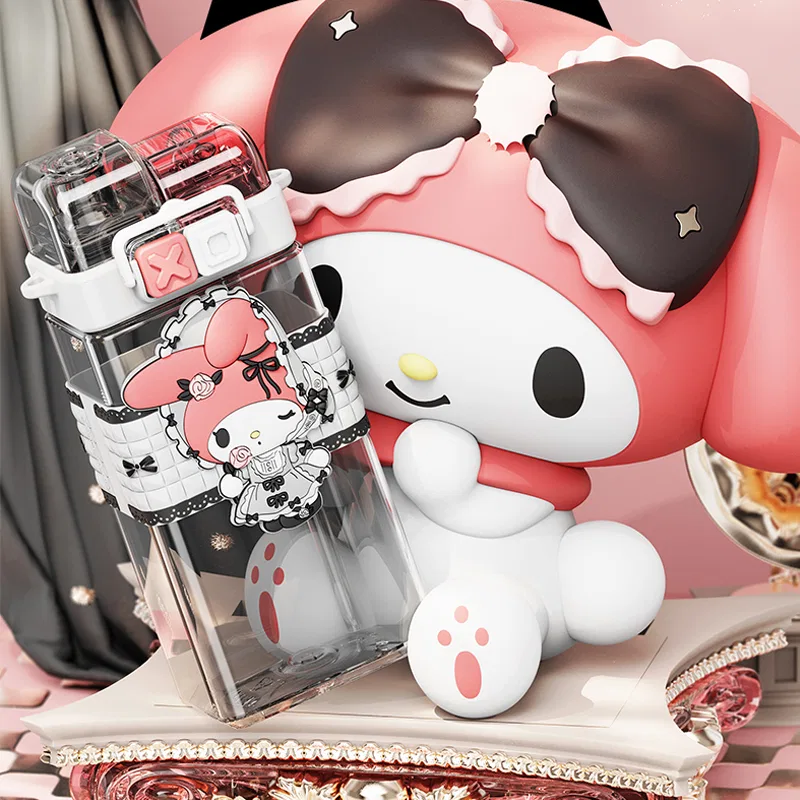 Детская бутылка для воды с трубочкой 520 мл Pochacco Water Bottle+Random Charm 1 Pc Sanrio, Pochacco Water Bottle+Random Charm 1 Pc — фото 3