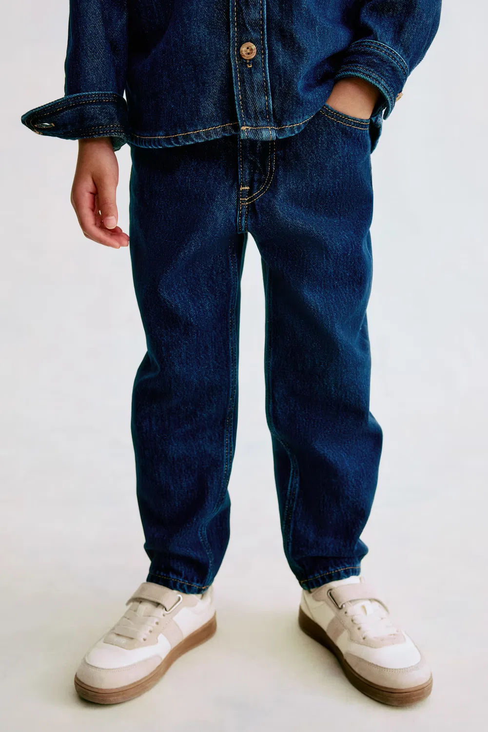 Зауженные джинсы из смесовой хлопковой ткани H&M, Dunkles Denimblau — фото 3