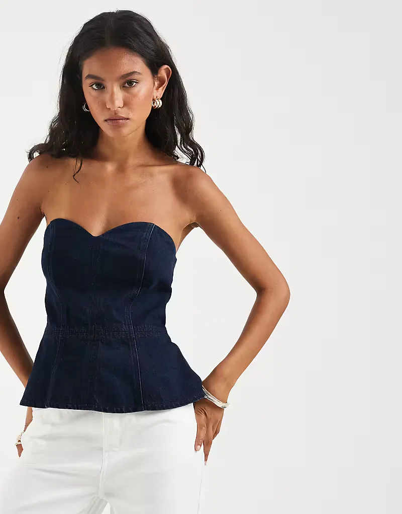 Джинсовый топ-бюстье Levi's Sweetheart с баской, темно-синий — фото 3