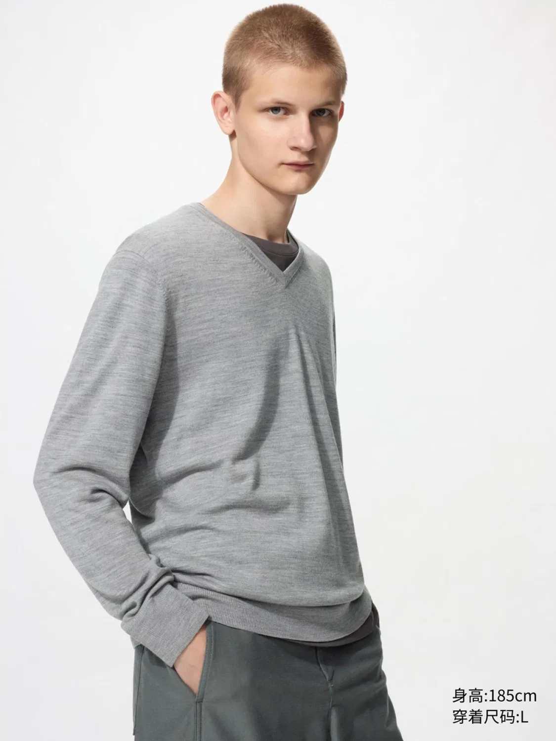 Свитер с длинным рукавом V-образным вырезом из мериносовой шерсти Uniqlo, серый