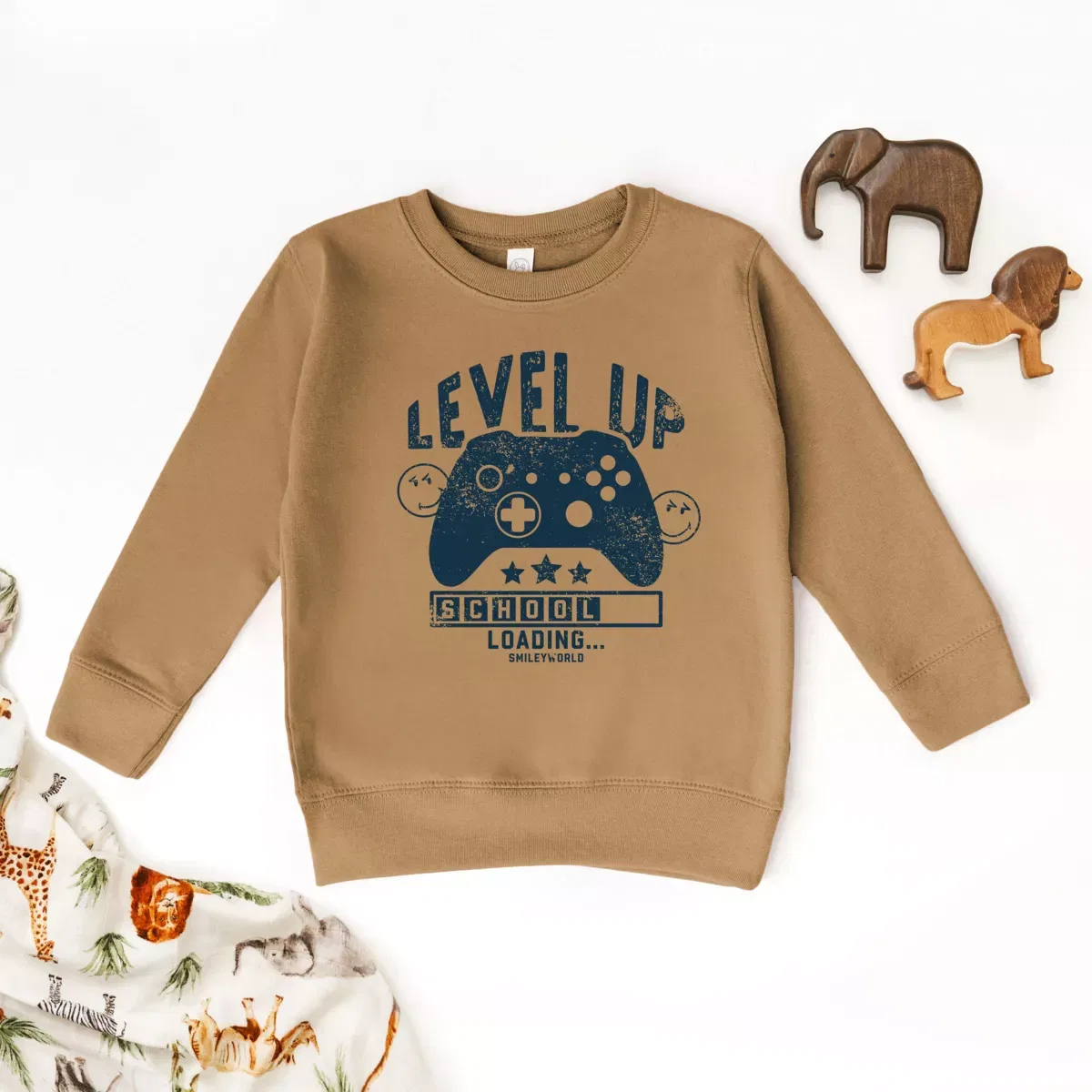 Детский свитшот с принтом SmileyWorld Level Up School The Juniper Shop, Camel — фото 2