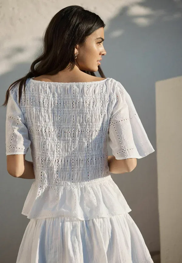 Блуза хлопковая Regular fit smocked slash neck short sleeve top Next, White Broderie, белый — фото 3