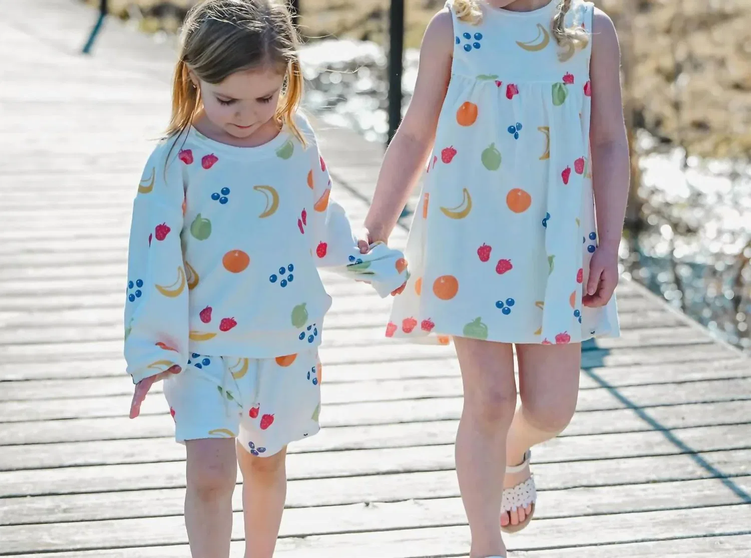 Детский свитшот для девочек с принтом Snack Time Fruits Charlie oh baby!, Oyster — фото 2