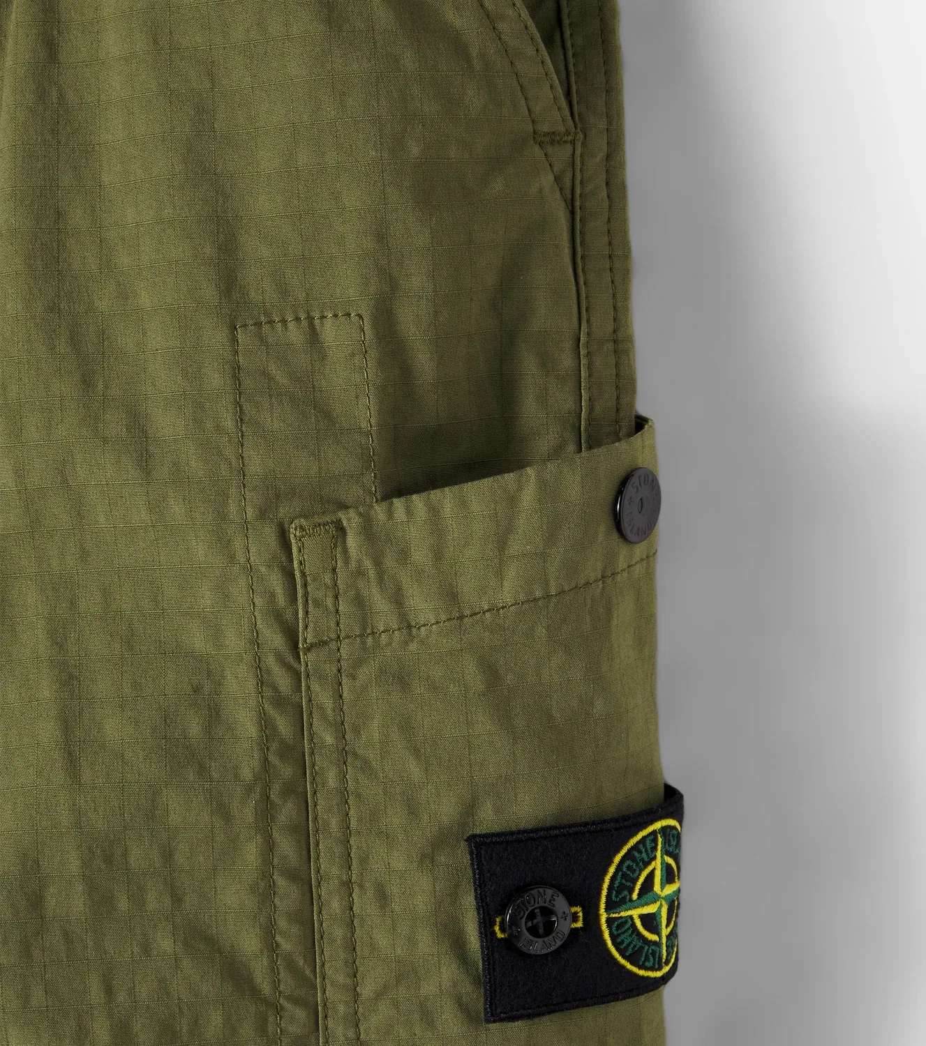 Брюки-карго с карманами Stone Island Junior, зеленый — фото 4