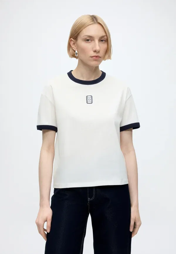 Футболка Lacoste Классическая, однотонная, белая