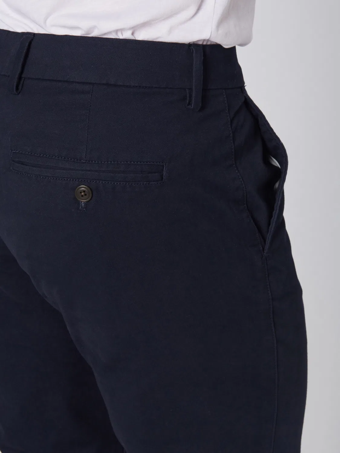 Зауженные брюки Gap Essential темно-синего цвета — фото 2
