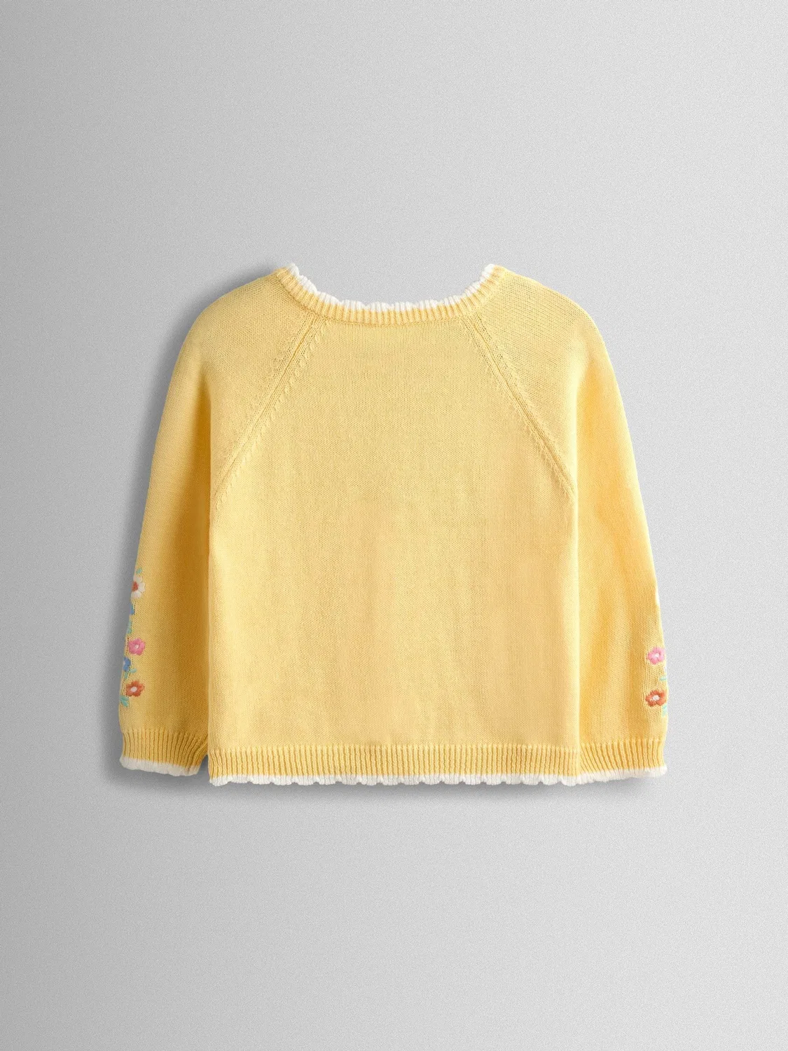 Кардиган с вышивкой и отделкой гребешком, Scallop Edge Embroidered Pocket Cardigan Jojo Maman Bébé, светло-желтый — фото 2