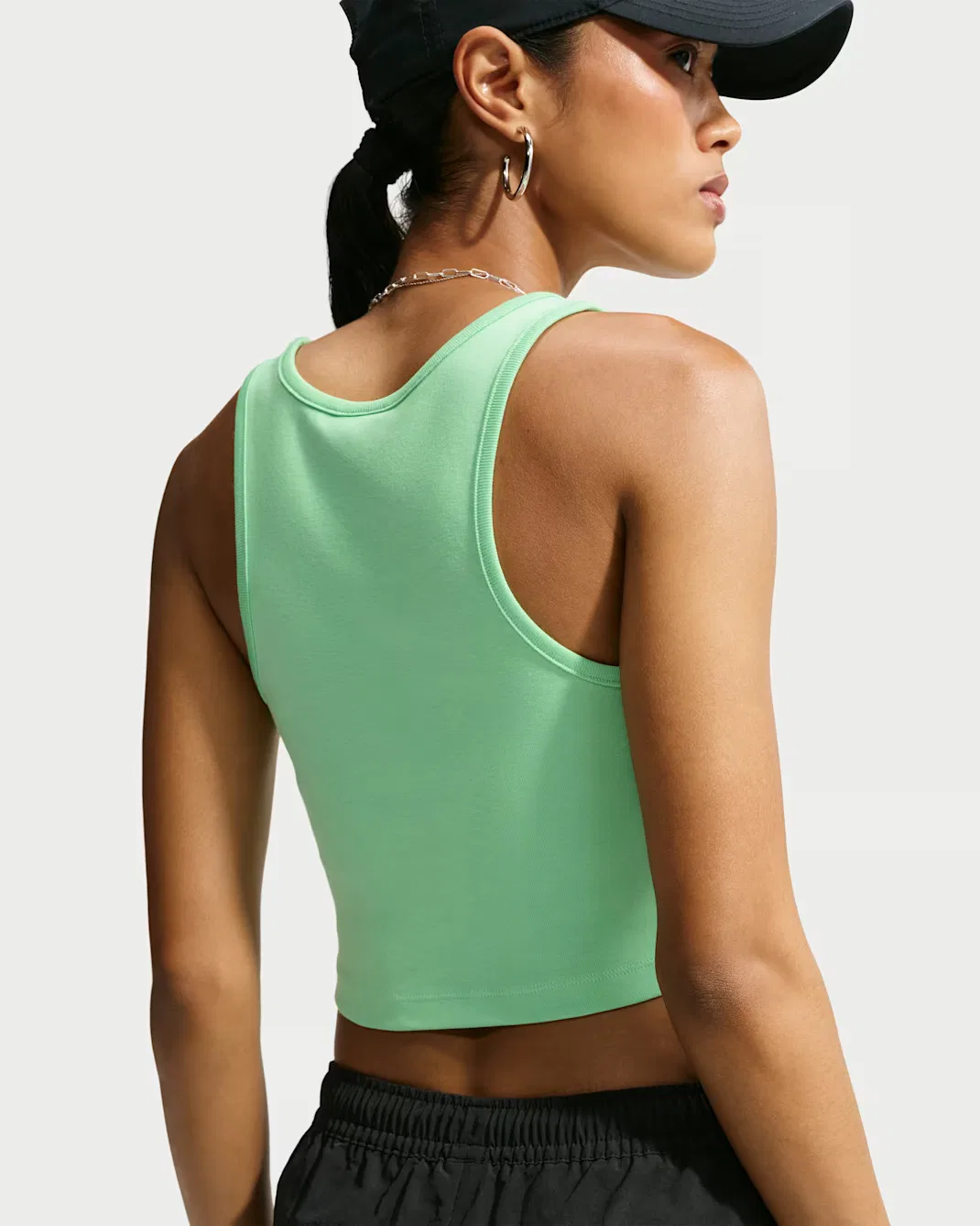 Женский облегающий укороченный топ Nike Sportswear, Illusion Green/Black/Metallic Silver — фото 2