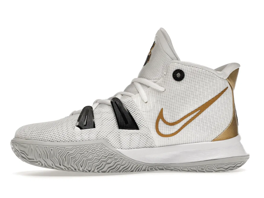 Детские кроссовки для мальчиков баскетбольные Nike Kyrie 7 Nike, White/Black/Grey Fog/Metallic Gold — фото 3