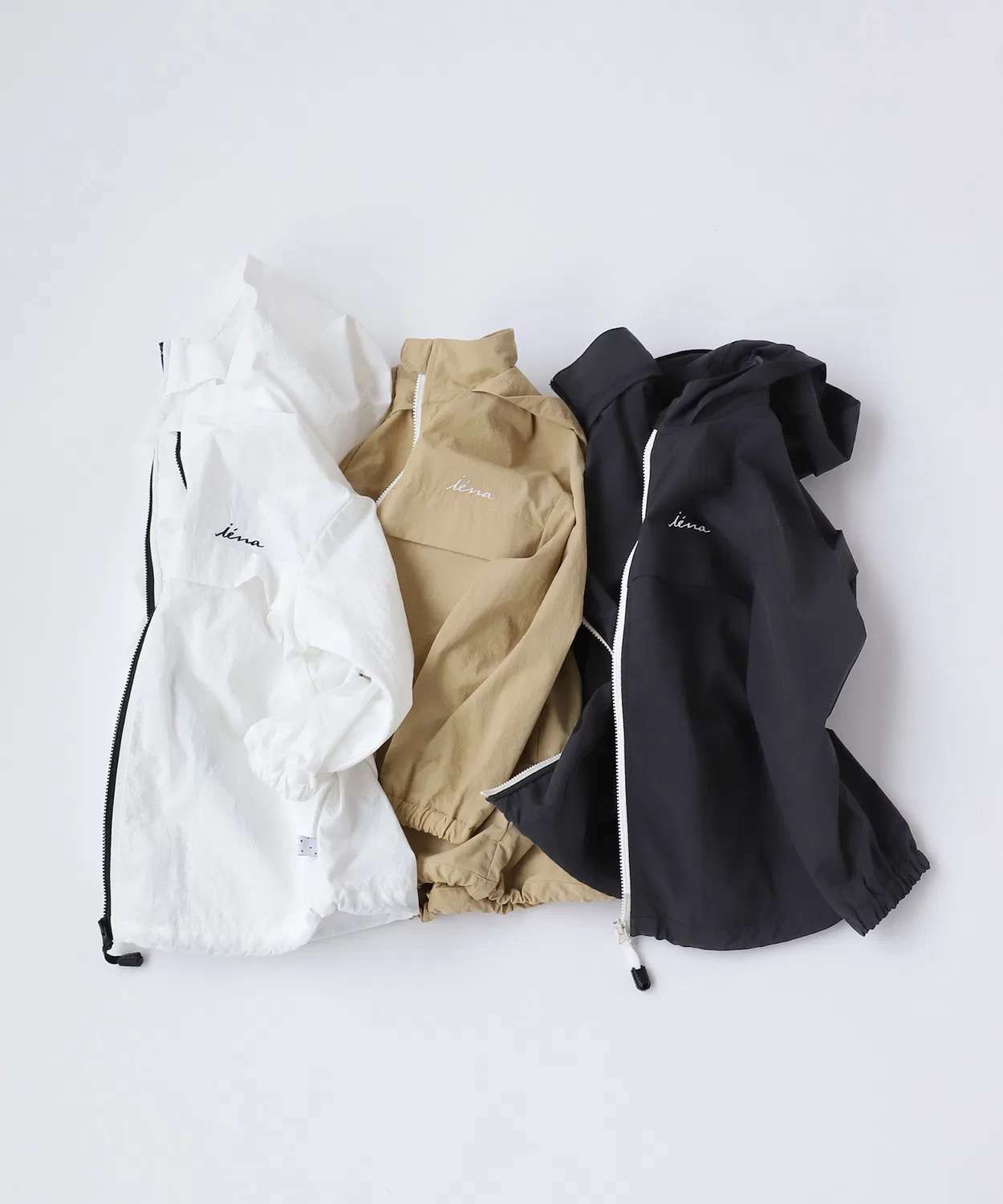 Детская куртка-ветровка с капюшоном, складная, модель Packable IENA ENFANT, Белый — фото 2