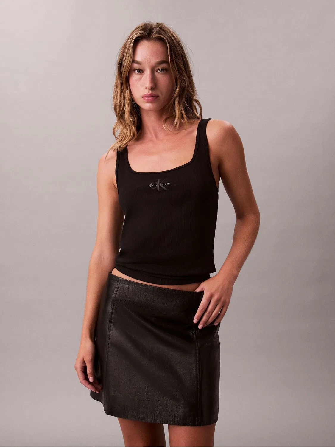 Топ с круглым вырезом Monologo Calvin Klein, черный