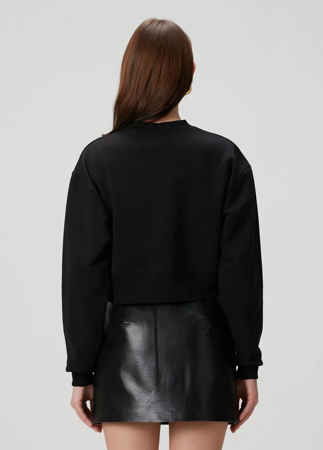 Свитшот женский Balmain Siyah Logolu Crop, черно-белый — фото 4