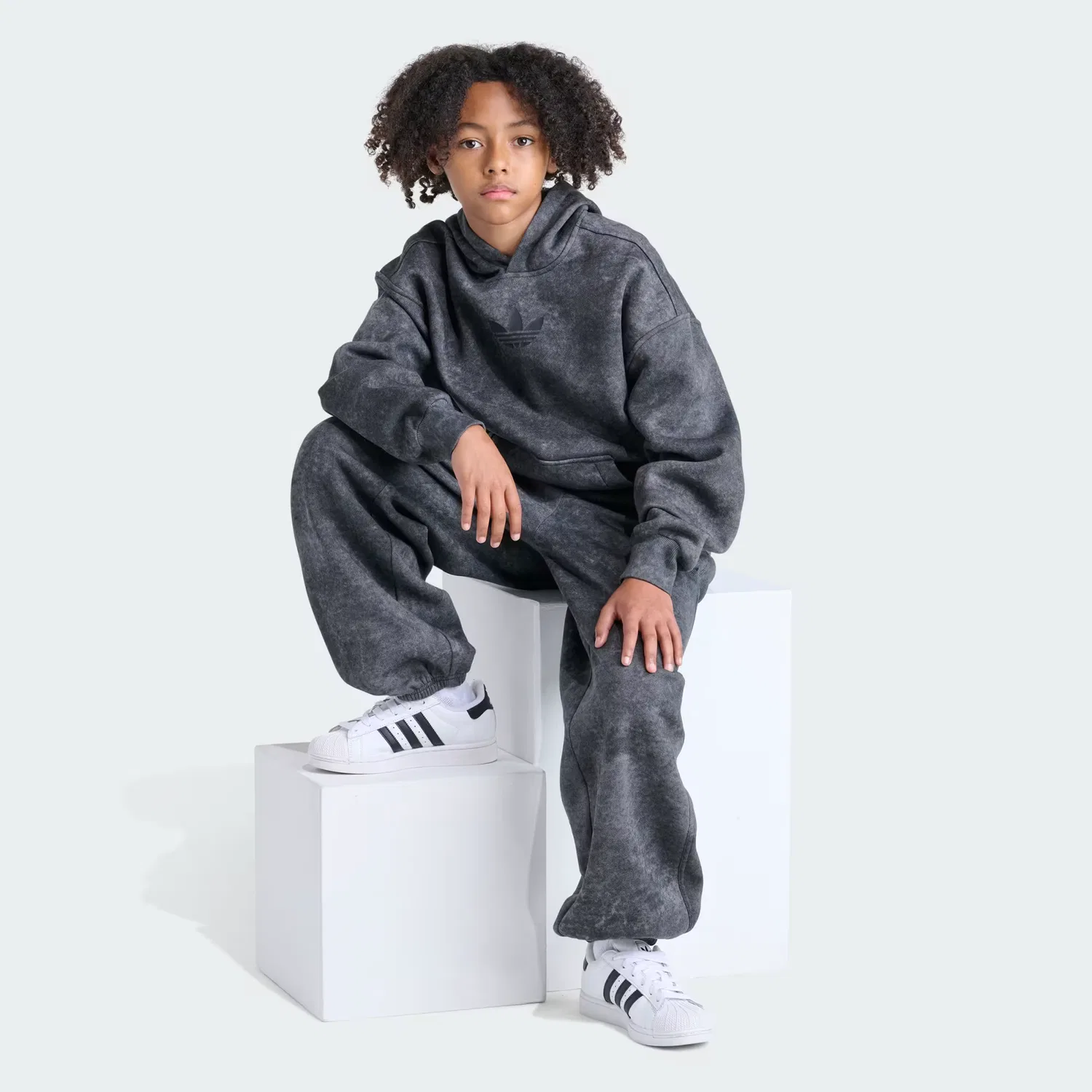 Детские спортивные штаны из флиса с эффектом стирки WASHED FLC JOGGER Adidas Originals, угольный