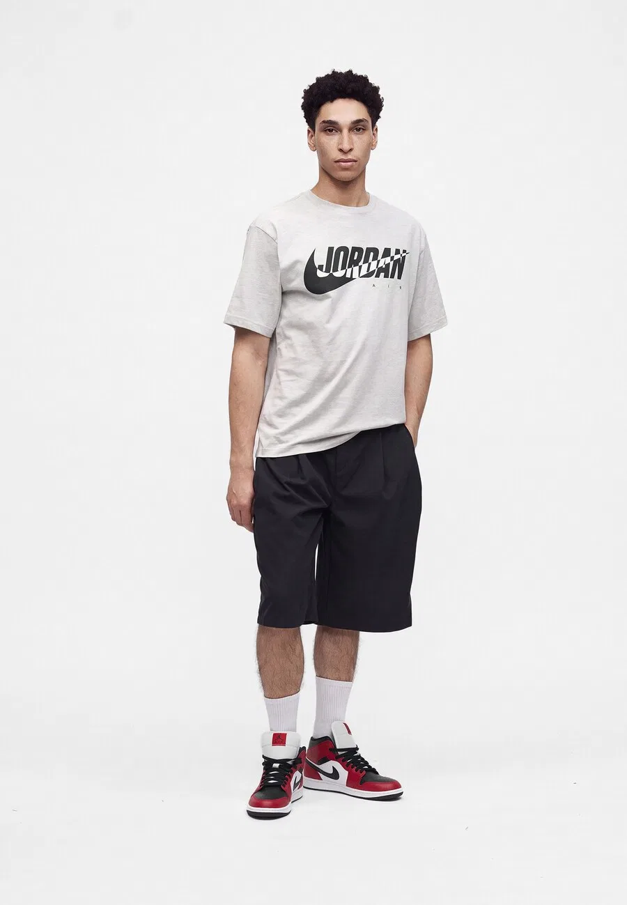 Футболка Jordan 'Brooklyn Essentials' темно-серого цвета — фото 4