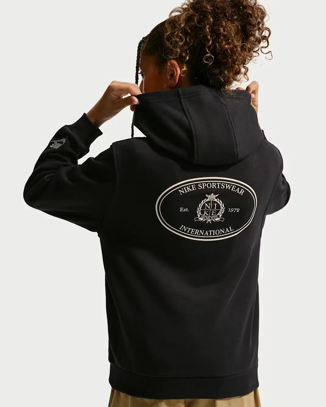 Толстовка из французского махрового трикотажа для детей постарше Nike Sportswear Club, Black/Black/Sanddrift/Sanddrift — фото 4