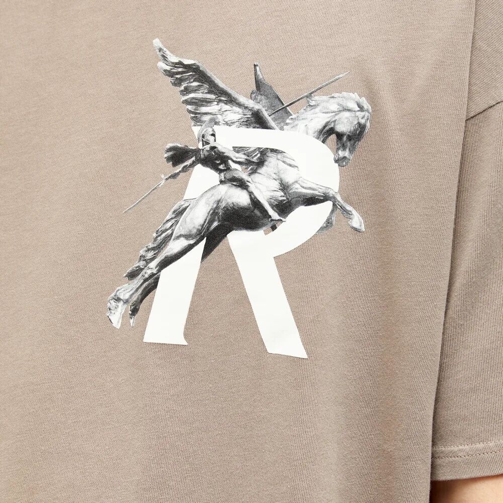 

Represent Футболку Giants, представленную END.