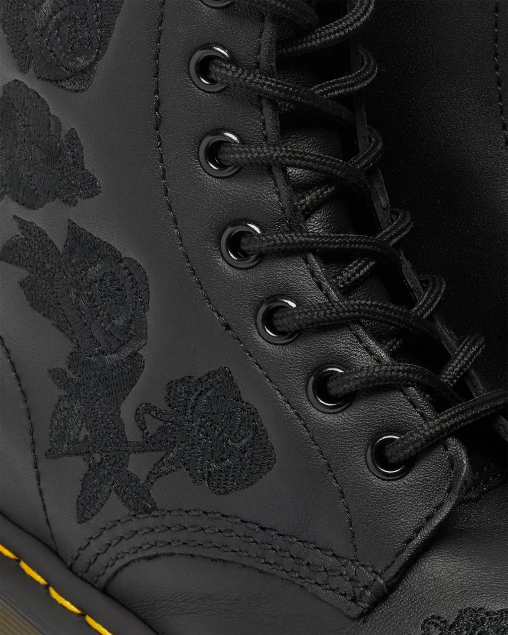 Ботинки женские Dr. Martens 1460 Vonda Mono с принтом, черный — фото 3