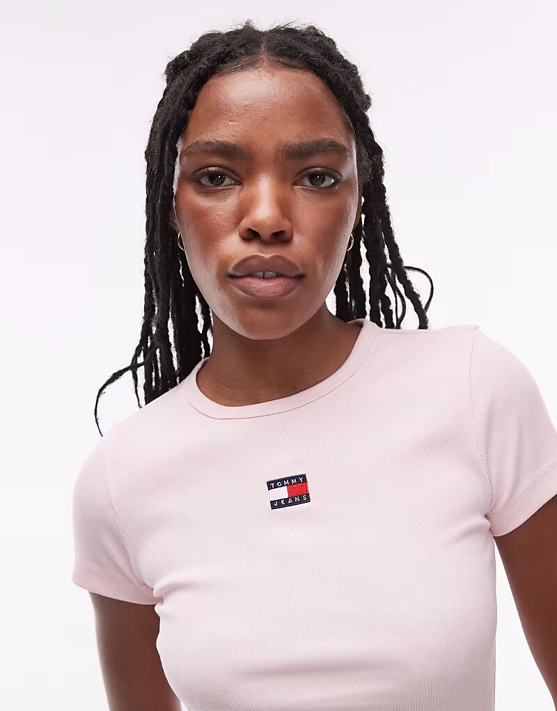

Футболка Tommy Jeans с надписью «в рубчик» розового цвета