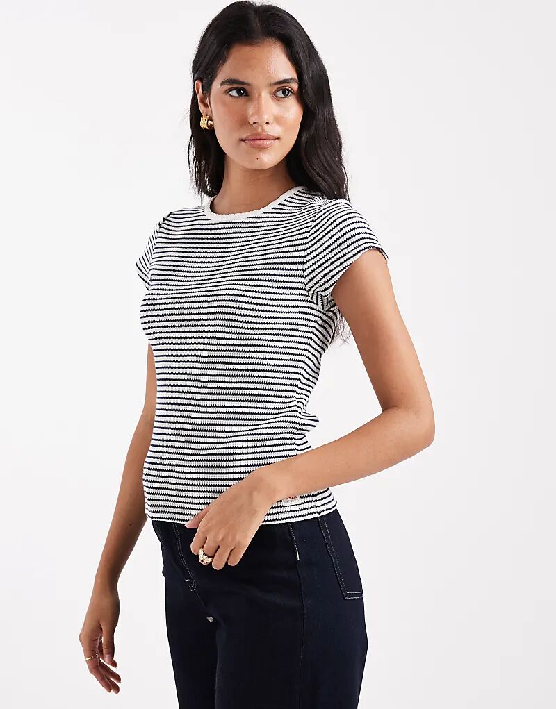 

Футболка Levi's с вафельными рукавами и принтом в полоску