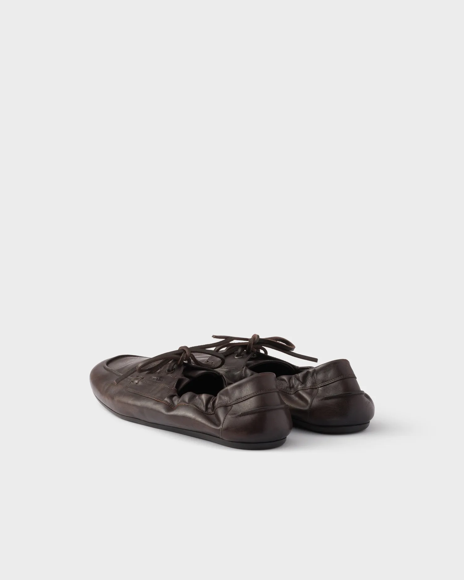 Шнурованные туфли из состаренной кожи Shuffle Prada, коричневый — фото 4
