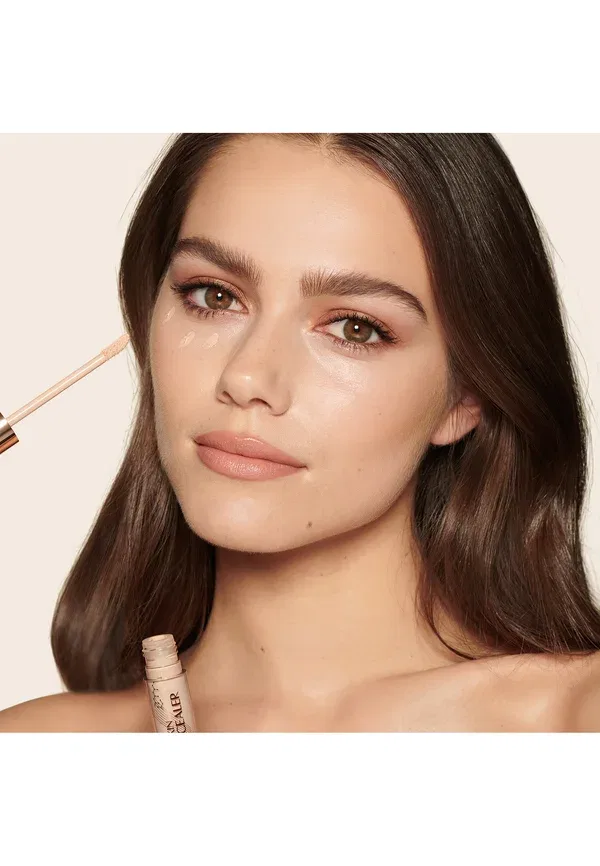 Консилер для сияющей кожи - консилер 7.2 мл Charlotte Tilbury, цвет 4.5_fair — фото 2