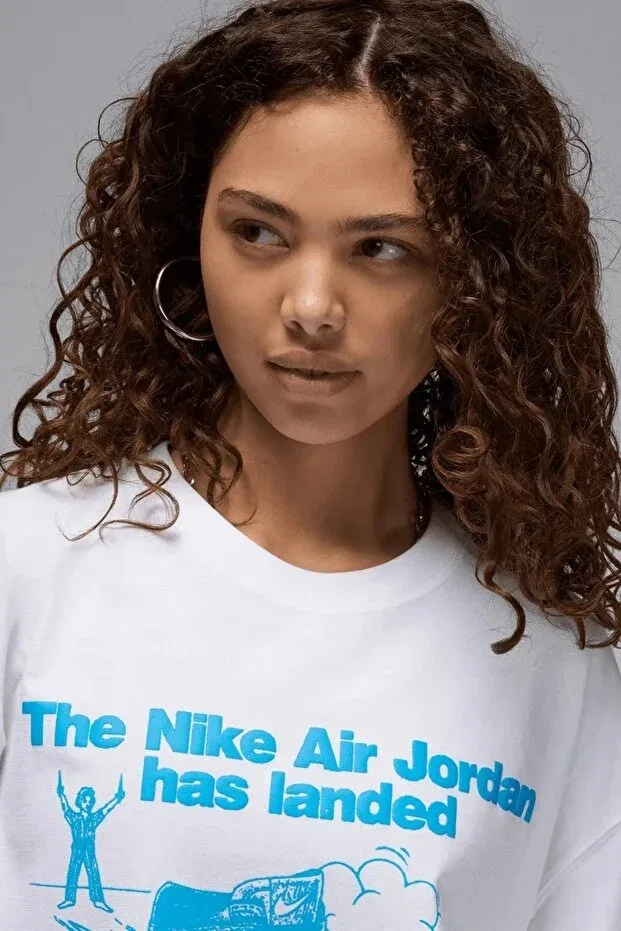 Женская футболка с принтом Jordan Brand Sneakers Graphic White Oversized D Short-Sleeve Tshirt Nike, White — фото 3