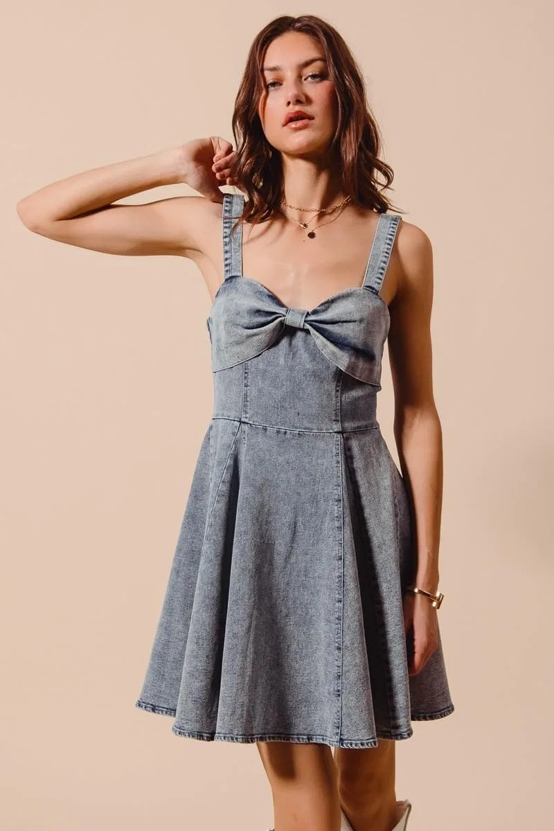 Женское джинсовое платье с бантом Mineral Washed Bow Ribbon Denim Flare, Denim — фото 4