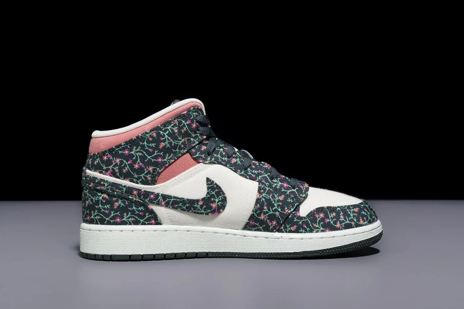 Детские кроссовки для мальчиков Air Jordan 1 Mid GS Nike, Anthracite/Anthracite/Sail-Multi-Colored — фото 3